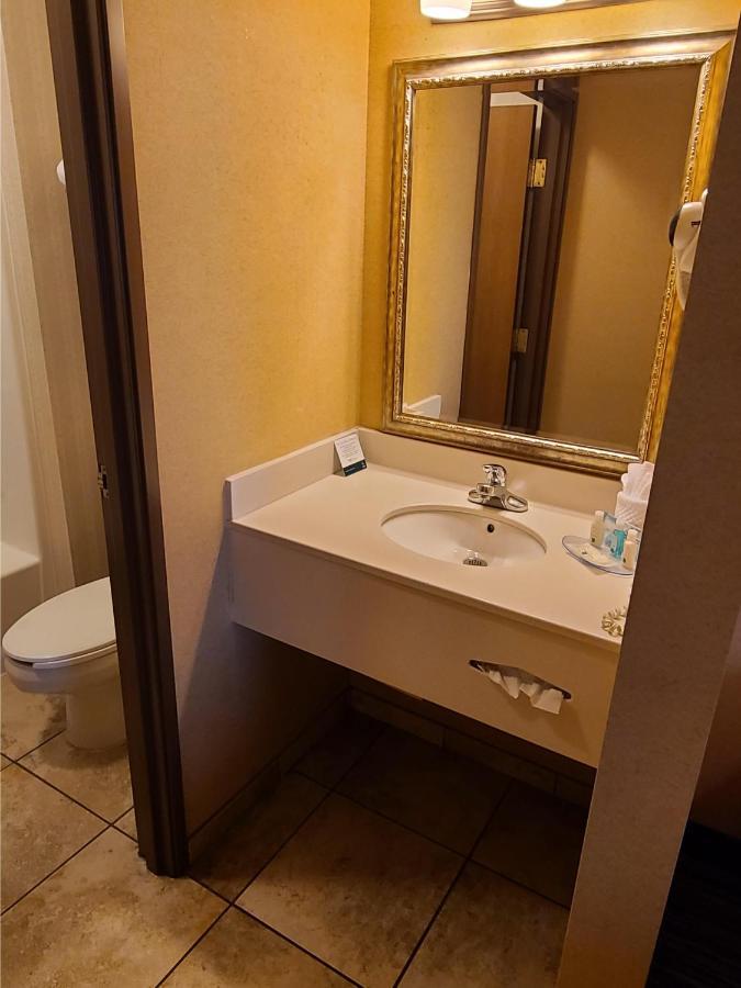 Quality Inn & Suites Wellington - Fort Collins Exteriér fotografie